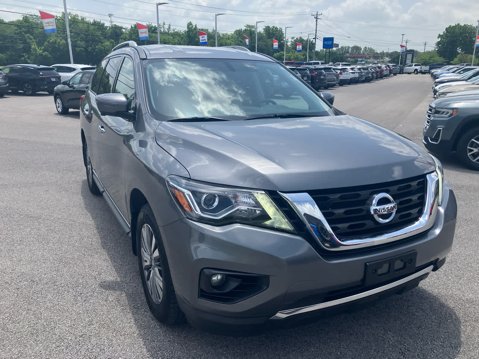 2020 Nissan Pathfinder SL in Gun Metallic — front three-quarter view